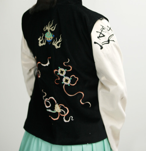 fouryearsofshades: 比甲+袄裙 清辉阁 shop33262171.taobao.com/ Ming Dynasty-style Aoqun/袄裙 worn with B