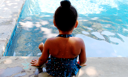 thequeenbey:  Blue’s beautiful, versatile and natural hair.   That bun is everything