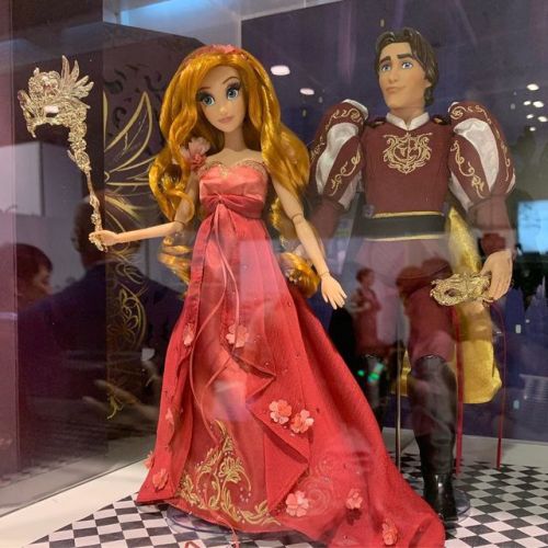 stitchkingdom:LE900 Giselle and Edward masquerade dolls #d23expo www.instagram.com/p/B1epc-l