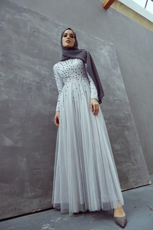 Flattering elegance portrayed in our evening wear.Thea Embellished Tulle Dress in SilverCharcoal Sof