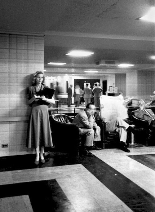 Eva Marie Saint as an aspiring actress in NYC in 1949, waiting for a casting call.