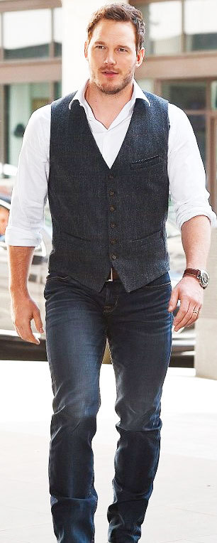 chrisprattdelicious:   Chris Pratt hit the ITV Studios in London on Thursday to record