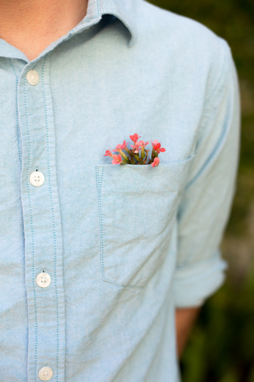 lensblr-network:  Pocket flowers by Ambur D.  (andiminflight.tumblr.com)  I would love for this to be a thing… Id tiger lily it up like a fucking BAWS.