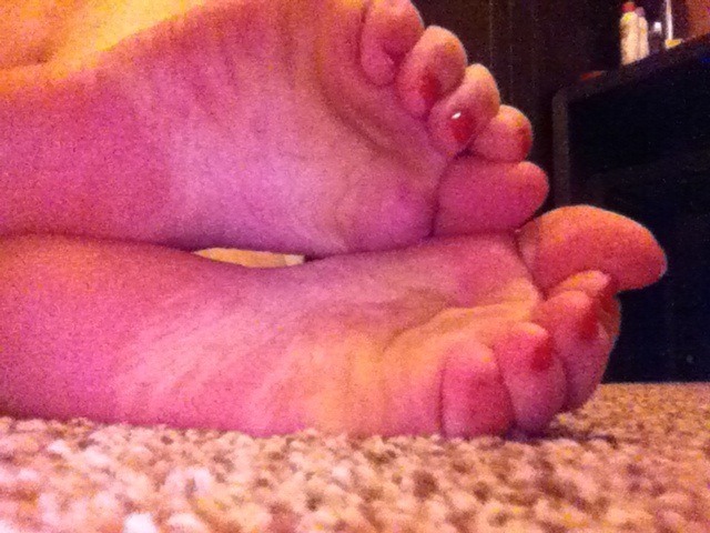 emzmemz88:  New pink pedi 💗❤