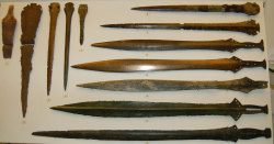 mindhost:  Evolution of single handed swords from antiquity to the dark ages: The Bronze Age Swords The Greek Falcata The Roman Gladius The Celtic Spathae The Viking Spathae The Anglo-saxon Sweord The Norman Arming Sword The Amazingly Bullshit Wallhanger