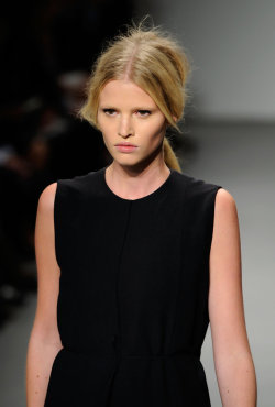 Larastonestits:  Lara Stone At Calvin Klein, Spring/Summer 2011