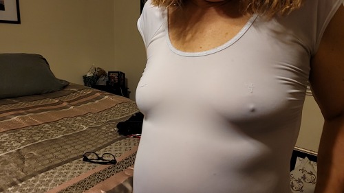 redbluffdude:New shots of the Mormon MILF.Love nipples poking out