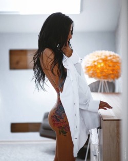 Sexy Women With Tats