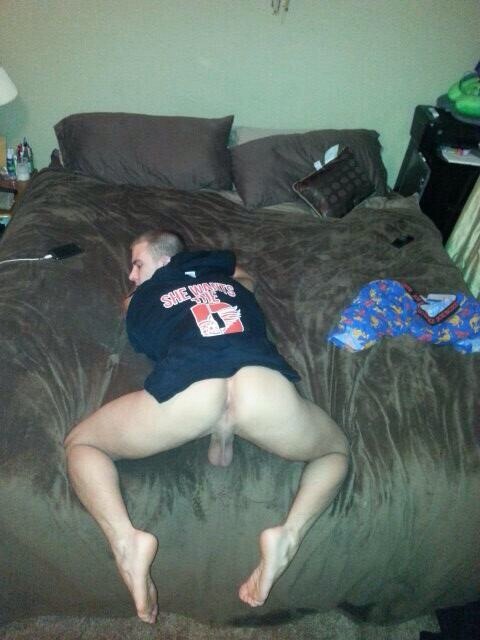 unrestrictedbackdooraction:  CRAIGSLIST for GAY HOOKUPS No restrictions. Pure filth!