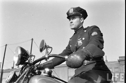 New York police department motorcycle(Carl Mydans. 1937)
