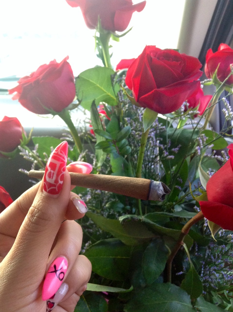 chocolvatefrosting:Blushing hard right now guys 💖✨🌹🌹😍🔥💨