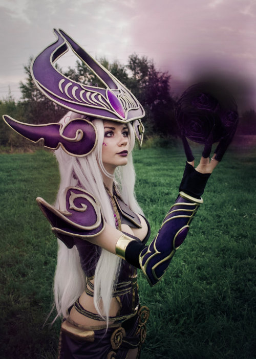 league-of-legends-sexy-girls: Syndra Cosplay