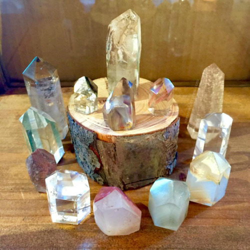 createandexpress:  Points and generators are lovely crystal shapes for directing energy and high vibrations. Often used in healings, crystal points direct and facilitate energy to or out of the body. Generator crystals optimize healing energy, aiding