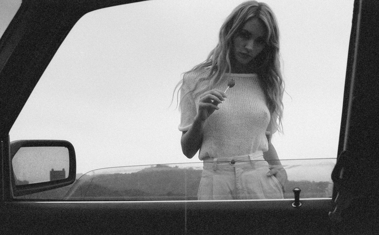 regarderlesfilles:  paulcapra:  Bryana on film by Paul Capra    More on Regarder