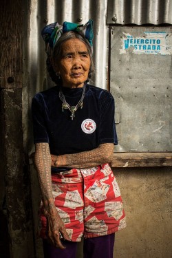 Captivating photo of a 94yo tattoo artist