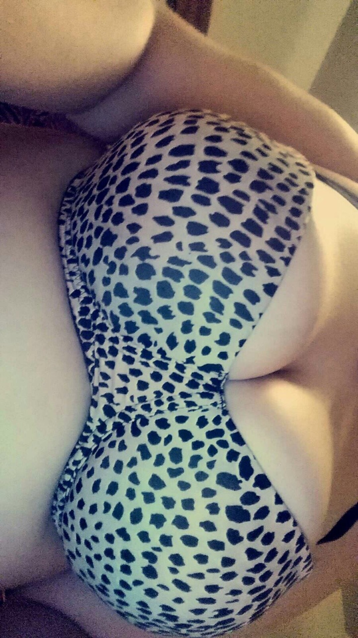 ohnooitsk8:  meganlovesgirls:  A third submission from ohnooitsk8  Everyone follow