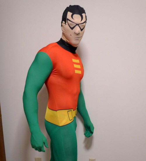 musclebuds:Please reblog if you like! Thanks guys. Cool skintight spandex Robin superhero suit. From