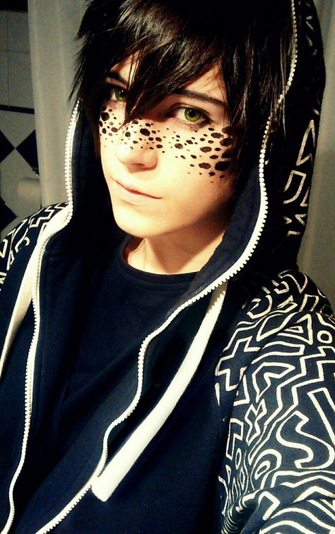 arseniksofficial:Human!Toothless ???¿? Hell yeah!I’m designing the Toothless hoddie and Koibito will