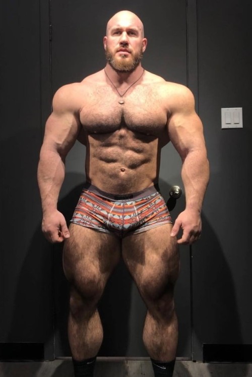 dalthorn:  Antoine Vaillant - 161 days out from the Toronto Pro SuperShow weighing in at 292lbs. NOW