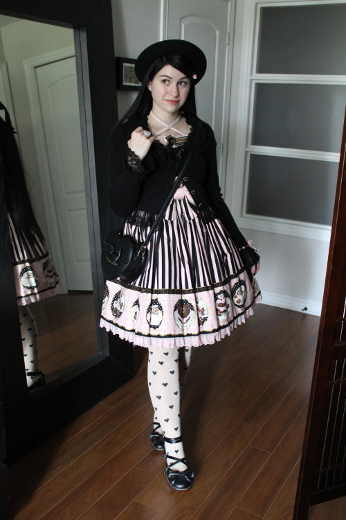 hellquinn:Today I went to a Sweet Lolita meet up to Cacao 70 so I decided to wear Melty Chocolate fo