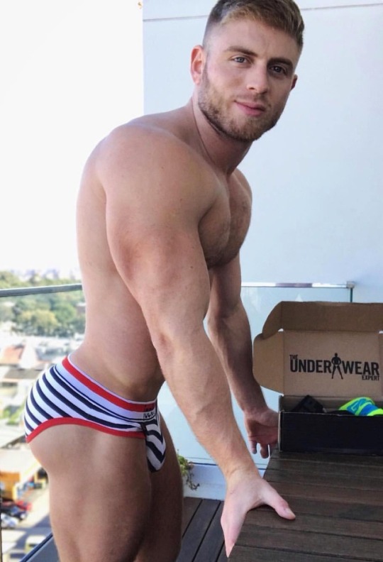 nicksechi:  Sexy boy …