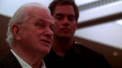 NCIS (TV Series)’Call of Silence’ S2/E7 (2004), A World War II Medal of Honor recipient (Charles Dur