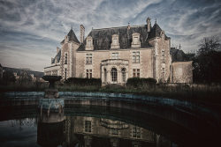daughterofchaos:  castle decay by pougnol on Flickr