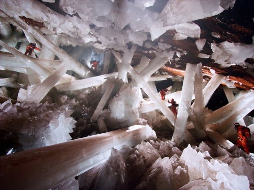 XXX bacteriia:  Quartz formations in “Cueva photo