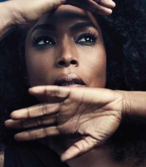 Happy 60th birthday to the phenomenal Angela Bassett!  . “Don’t settle for average. Bring your best 