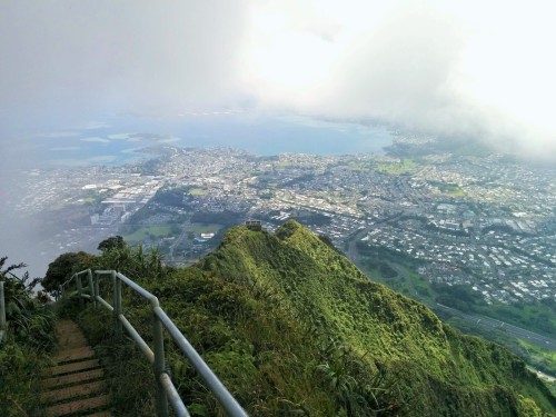 manoanana: Haiku stairs Also called Stairway to heavenLe hike de ma vie ! Basée sur des anciens esca