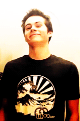 stilinskitime:  Dylan O’Brien + laughs