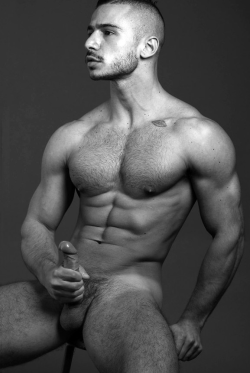 real-deal-inches:Paolo Bellucci is HAWT