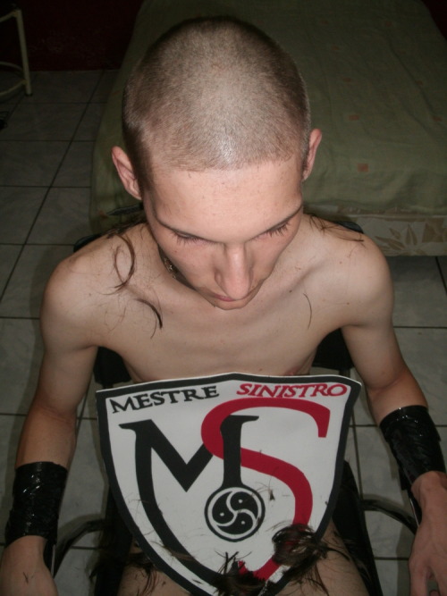 mesarthim-ms: punkerskinhead: mmmmmmmm forced headshave….looks great now This slave, it&rsquo