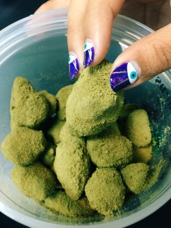 piale:  Buds with shatter melted on top, then dipped in kief.