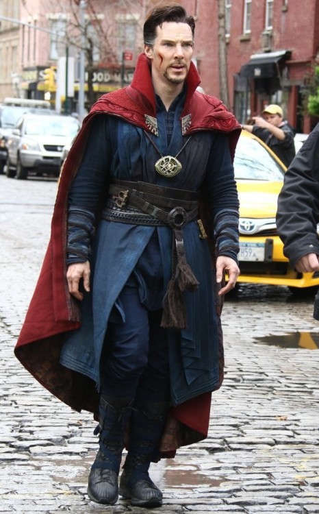 nixxie-fic:18 - Brand New Pictures - Benedict Cumberbatch Filming ‘Dr Strange’ in NYC April 2nd 2016