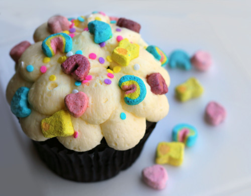 celebraterainbows:We’re celebrating our colorful world with these charming cupcakes! Share how you a