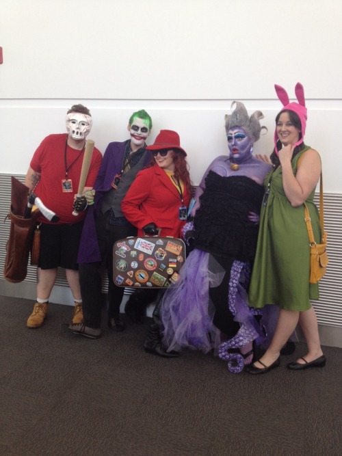 the mad hatter was very in-character and in general people were just so nice!!saturday denver comic 