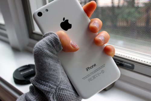 coffeec4ke:  i know it’s stupid that i got a white 5c but oh well lol ig: coffeec4ke