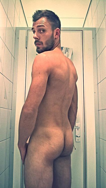 discreetguy91: fickkolben:Mike | Straight | Switzerland More of him here.Follow me for hot guys and 