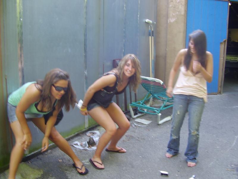 pissingteens:  More girls pissing at http://pissingteens.tumblr.com/