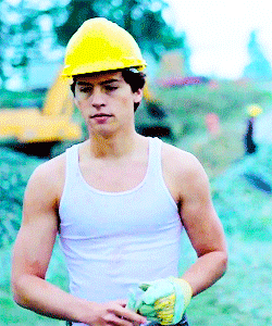 itsalekz: fyeahriverdale: #betty come get your man before he gets SNATCHED   Cole