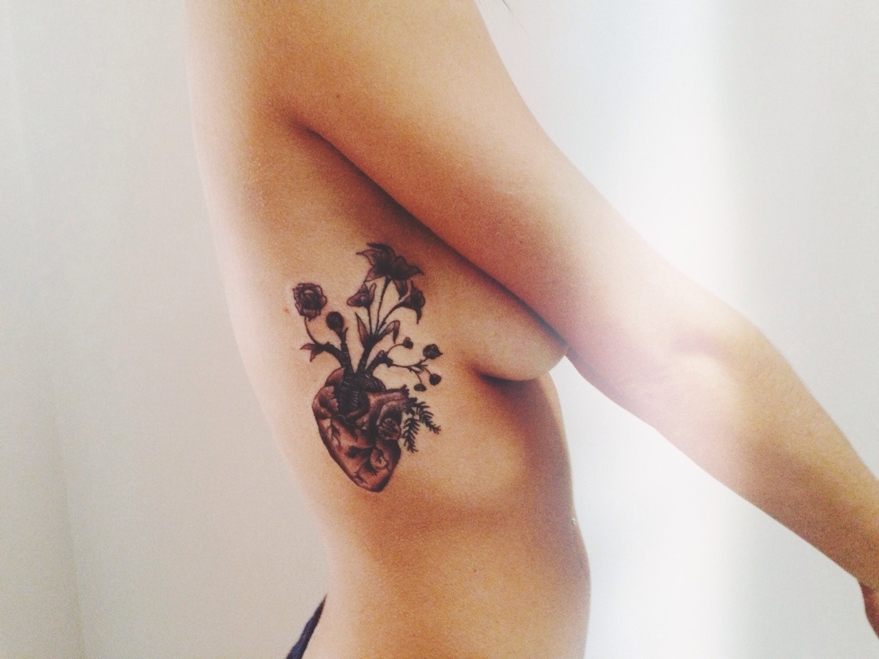 t1gerlily:  Each flower represents the 4 members of my family. They’re all I have.