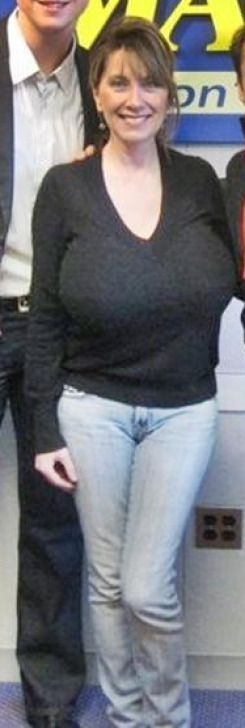 40kk:  yoshthelazyauthor:  Found moar~  Man Iâ€™d love to meet her. What a body.