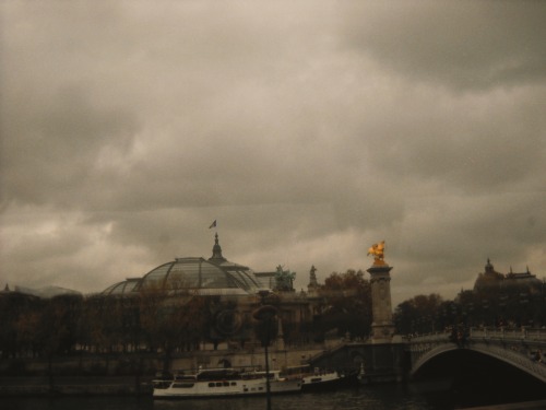 the sounds of crunchy autumn leaves on cobblestonesthe smell of rain after a thunderstorm Some photo