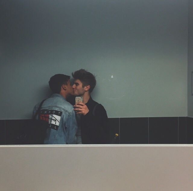 muhendis-adam:👨‍❤️‍💋‍👨