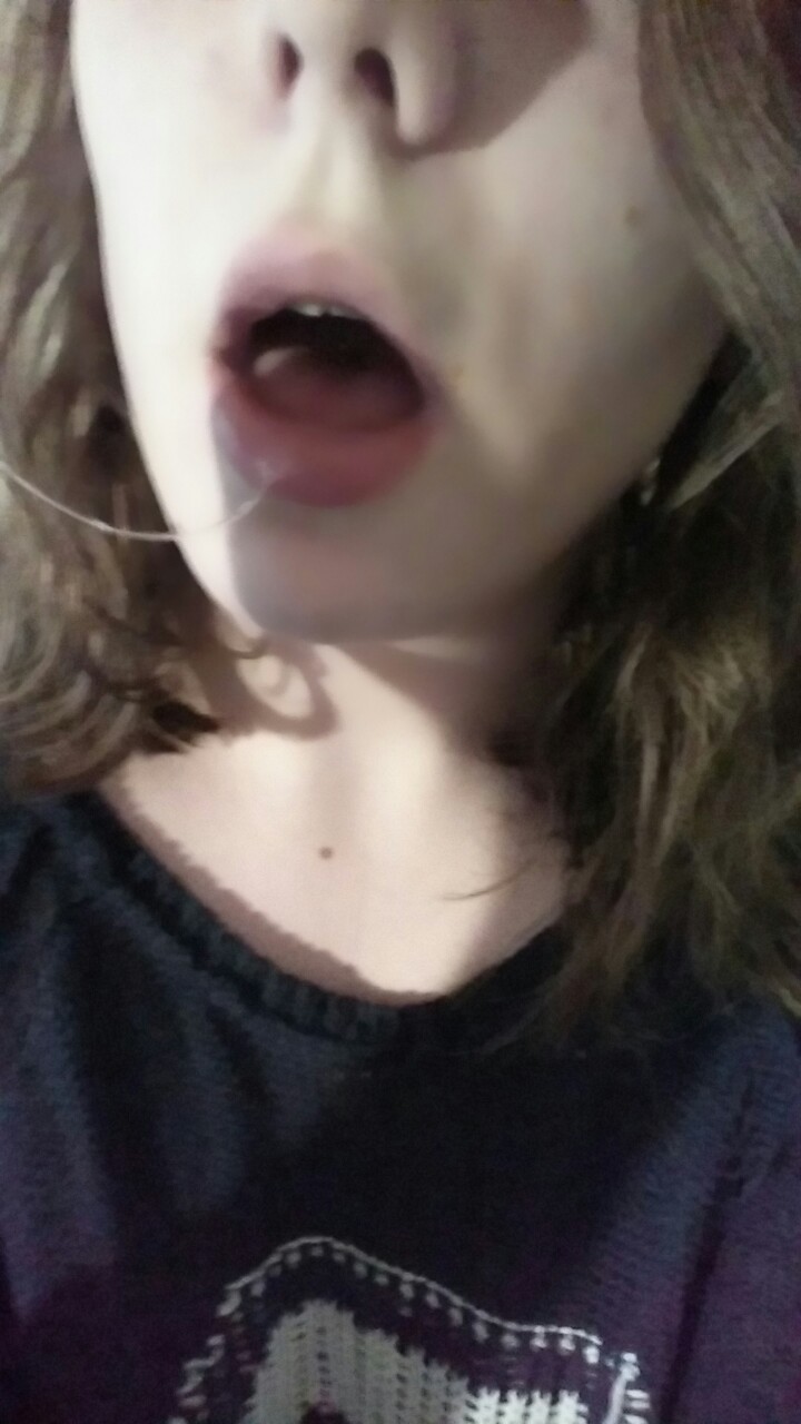 an-itty-bitty-princess:  I was practicing sucking Daddy’s cock and now my mouth