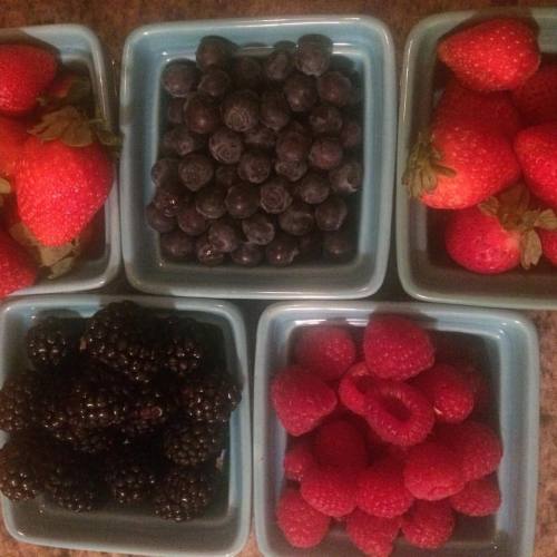 Happiness #berries #happiness #eatcleantraindirty #eatclean #instafollow #follow #healthy #freshfood