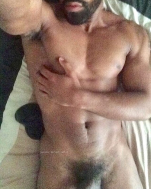 hungpapi:  If This Is Real Then Damn🍆👅😋😍HungPapi.Tumblr.Com   Is not real but Damm !😋