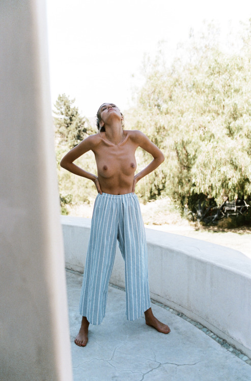 blonghmfic:  simplyfinenudes:  Joanna Halpin  *_*     via Reblog for iPad