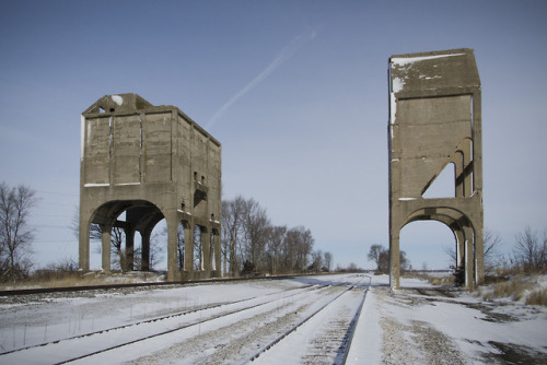 railwayhistorical:BehemothsHere we see two anachronistic structures, coaling towers, located along t